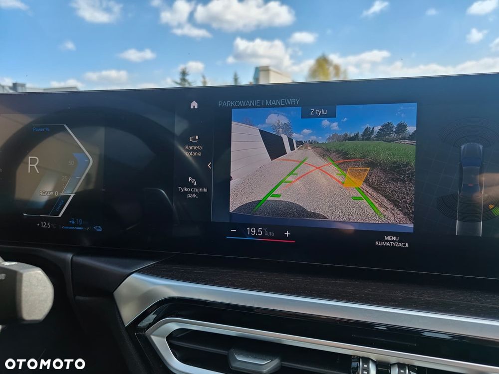 BMW Seria 3 330e M Sport - 33