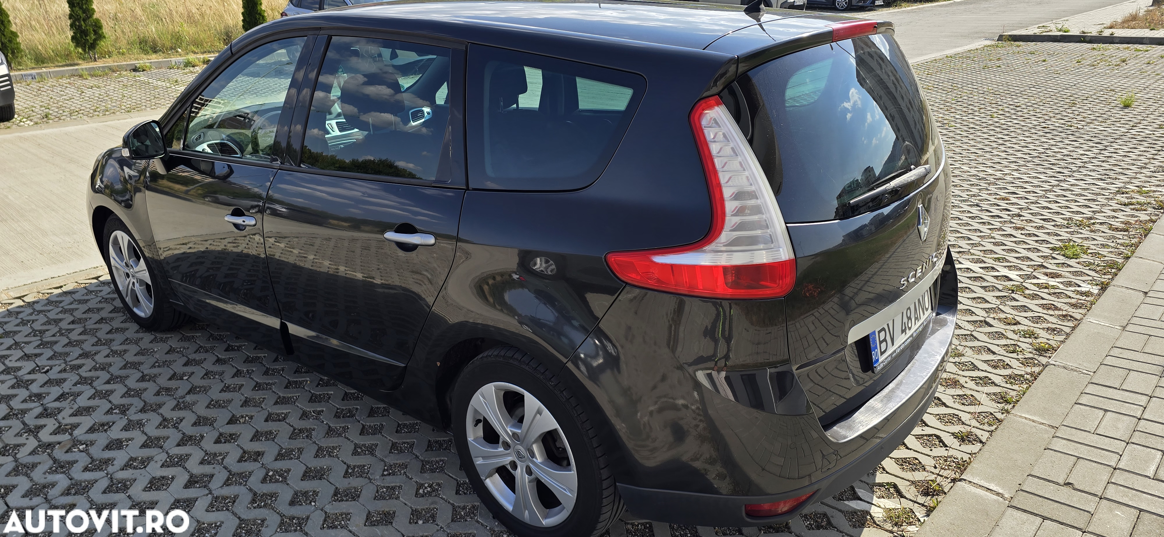 Renault Grand Scenic 1.9 dCi FAP Avantage - 5