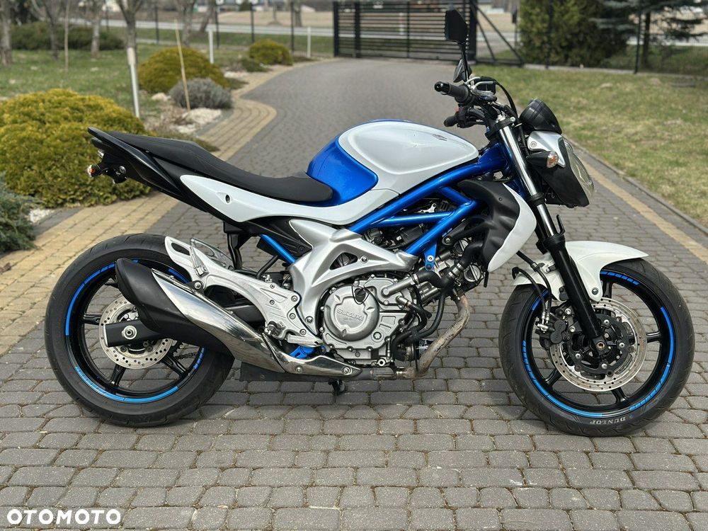 Suzuki Gladius - 2