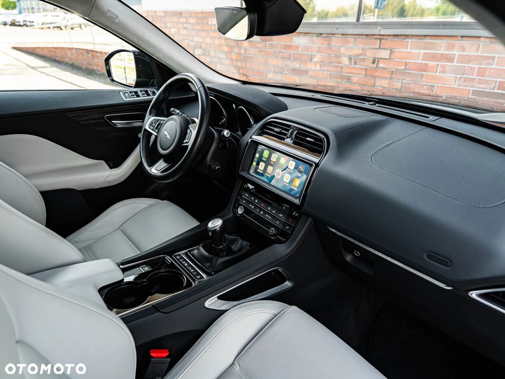 Jaguar F-Pace 20d Prestige - 24