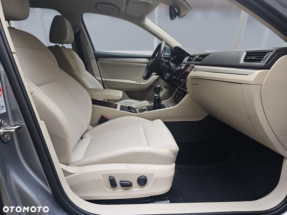 Skoda Superb 2.0 TDI SCR Style - 11