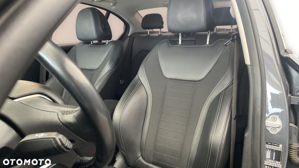 BMW Seria 3 318d Sport Line - 11