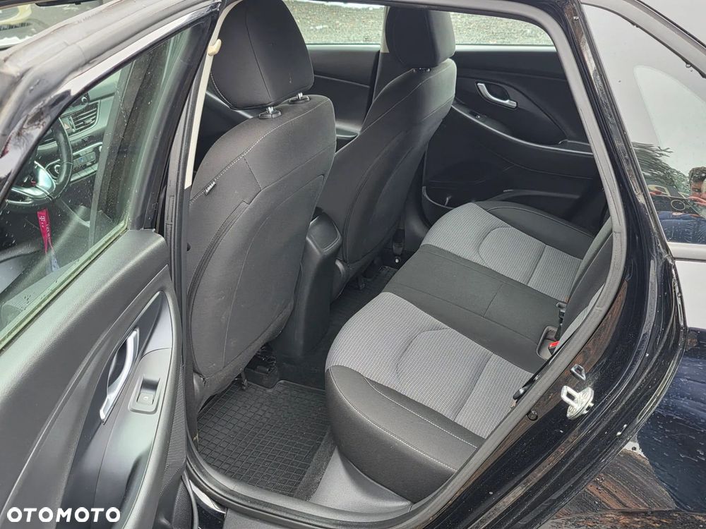 Hyundai i30 1.5 DPI Classic + - 7