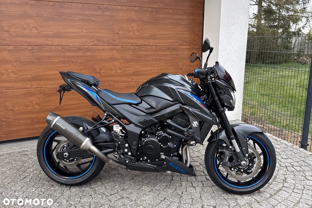 Suzuki GSX - 2