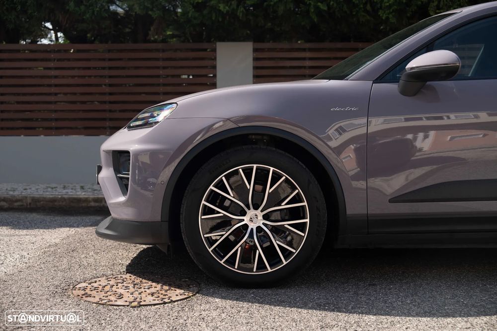 Porsche Macan Electric 4 - 4