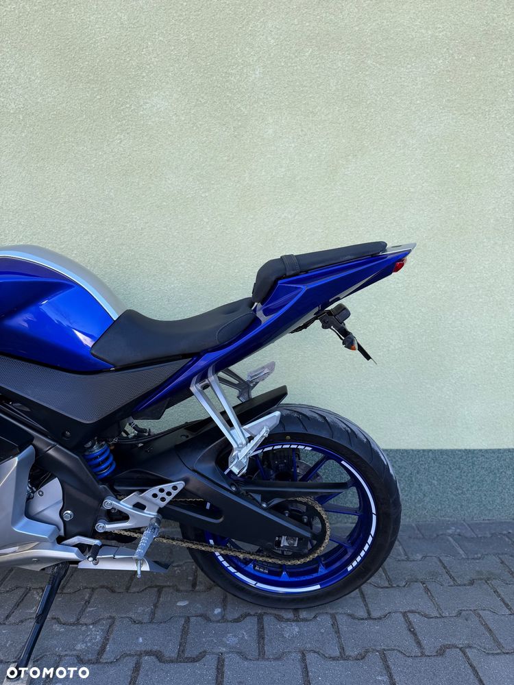 Yamaha YZF - 22