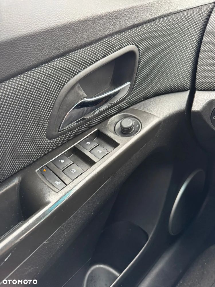 Chevrolet Cruze 1.6 LT+ - 12