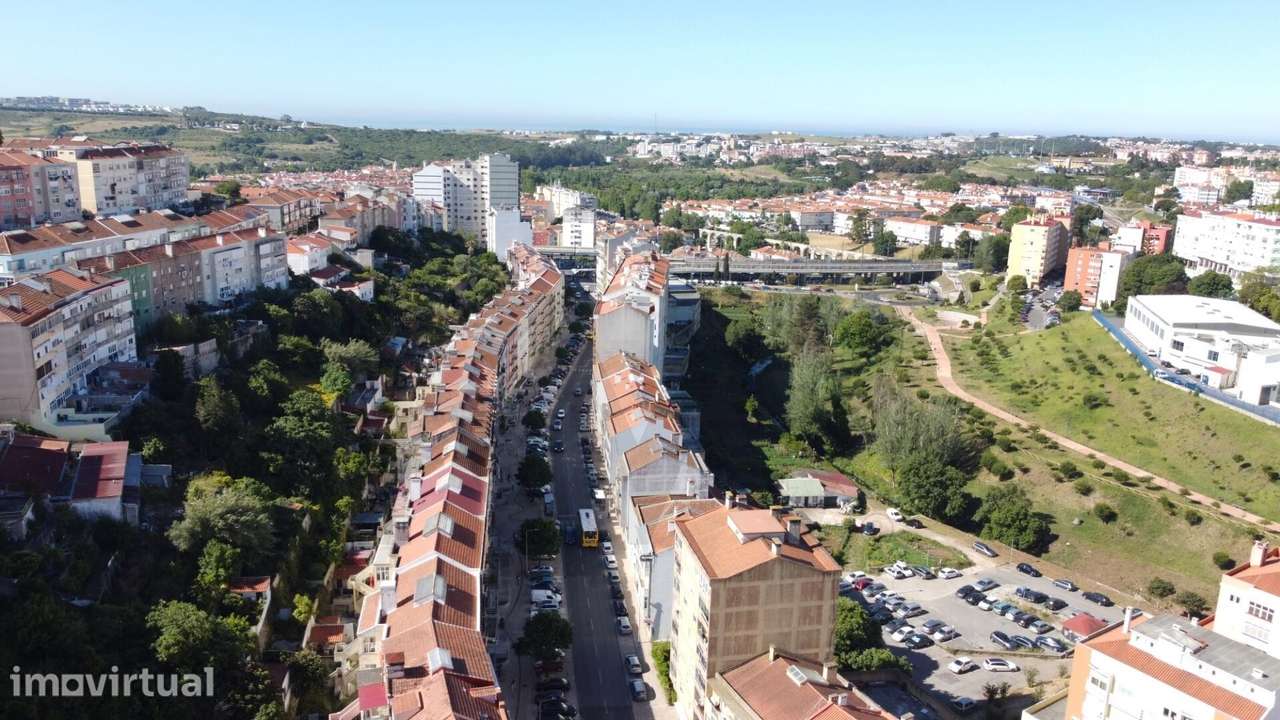 VENDE-SE T2 com Terraço e Sotão de USO EXCLUSIVO junto à Estação de Qu - Grande imagem: 2/42