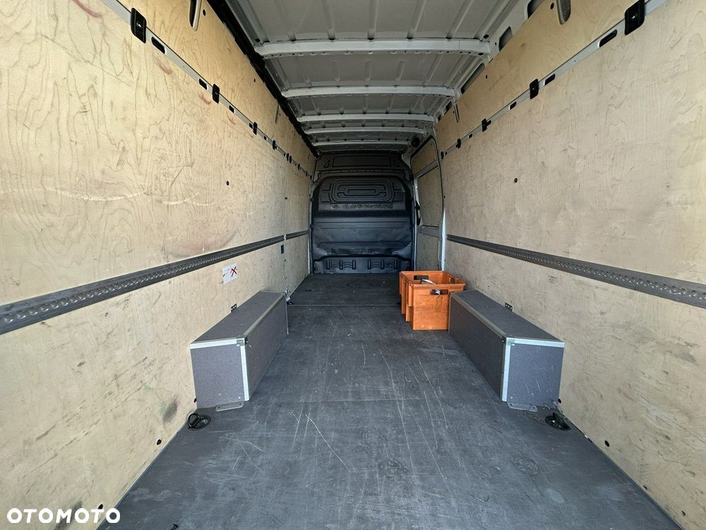 Mercedes-Benz Sprinter - 15