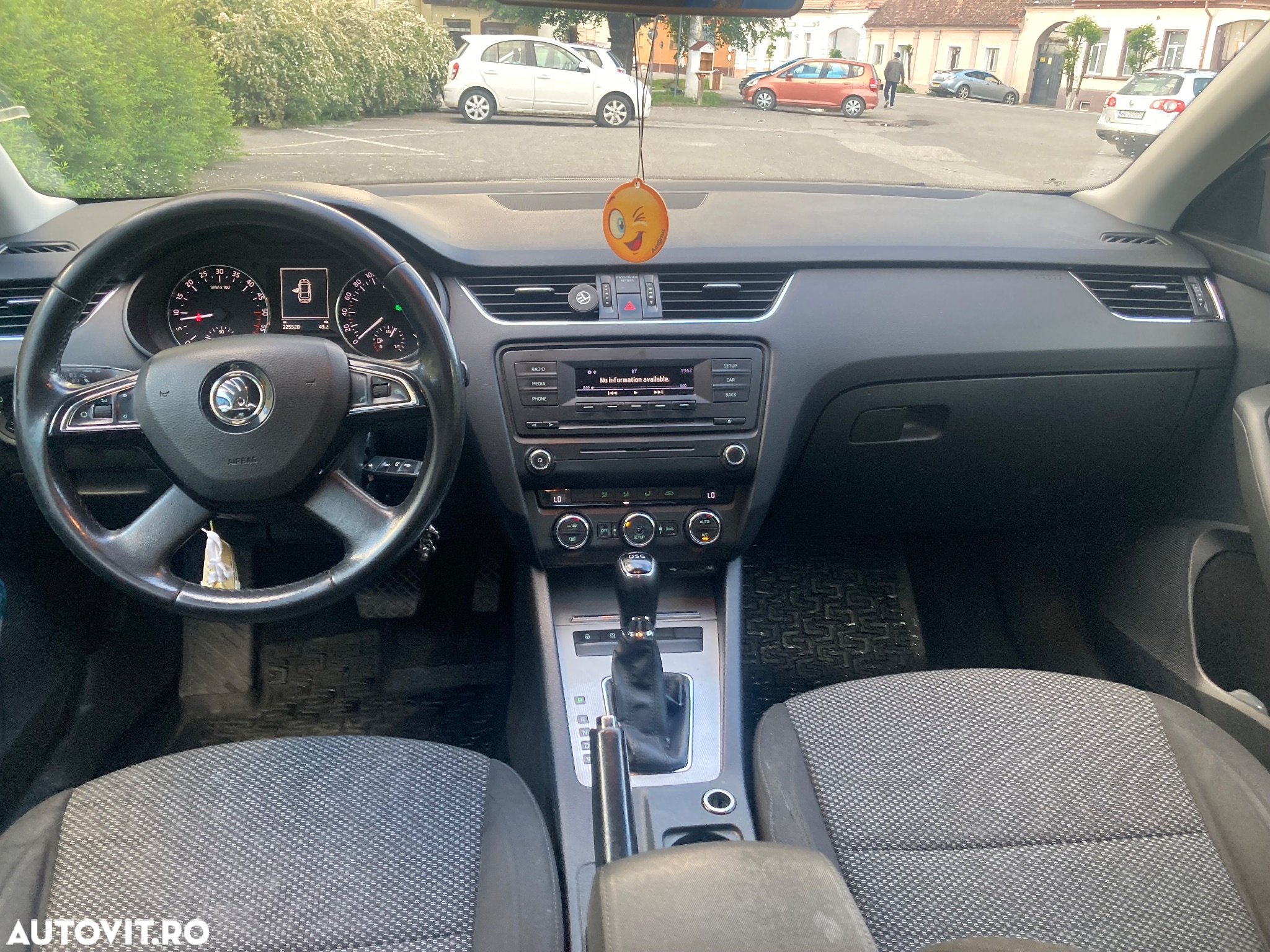 Skoda Octavia 1.6 TDI AMBITION DSG - 9