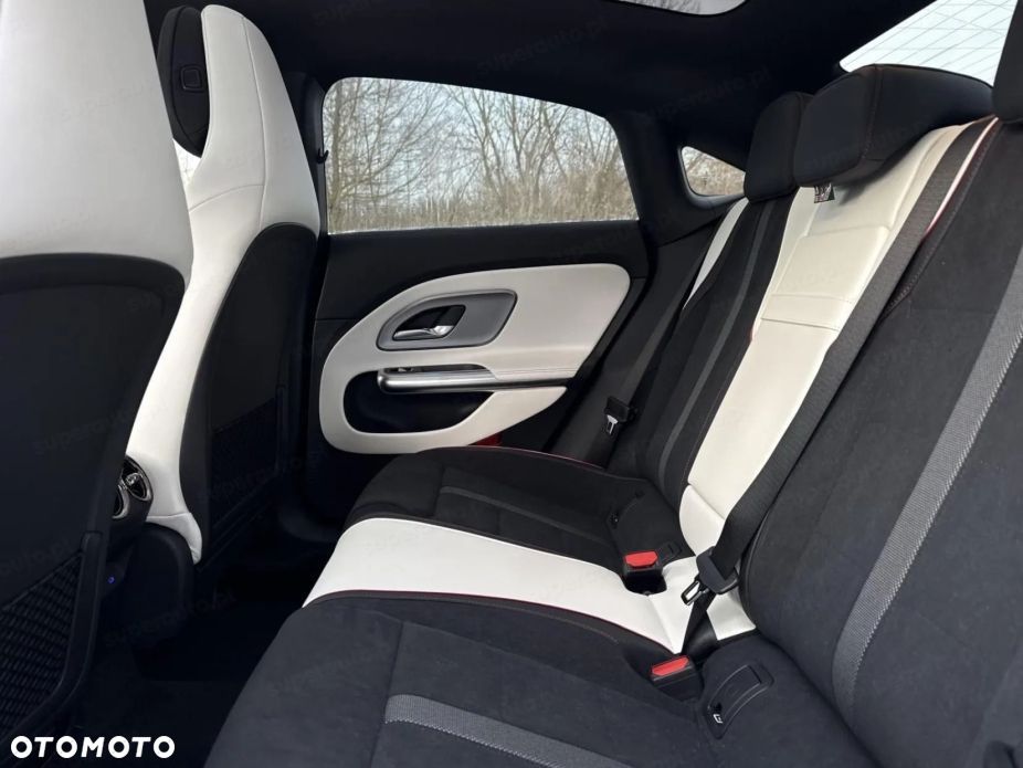 Mercedes-Benz CLA 220 mHEV 4-Matic 8G-DCT - 14