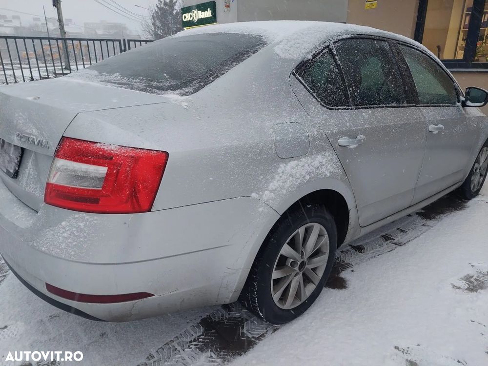 Skoda Octavia 1.6 TDI DSG Ambition - 3