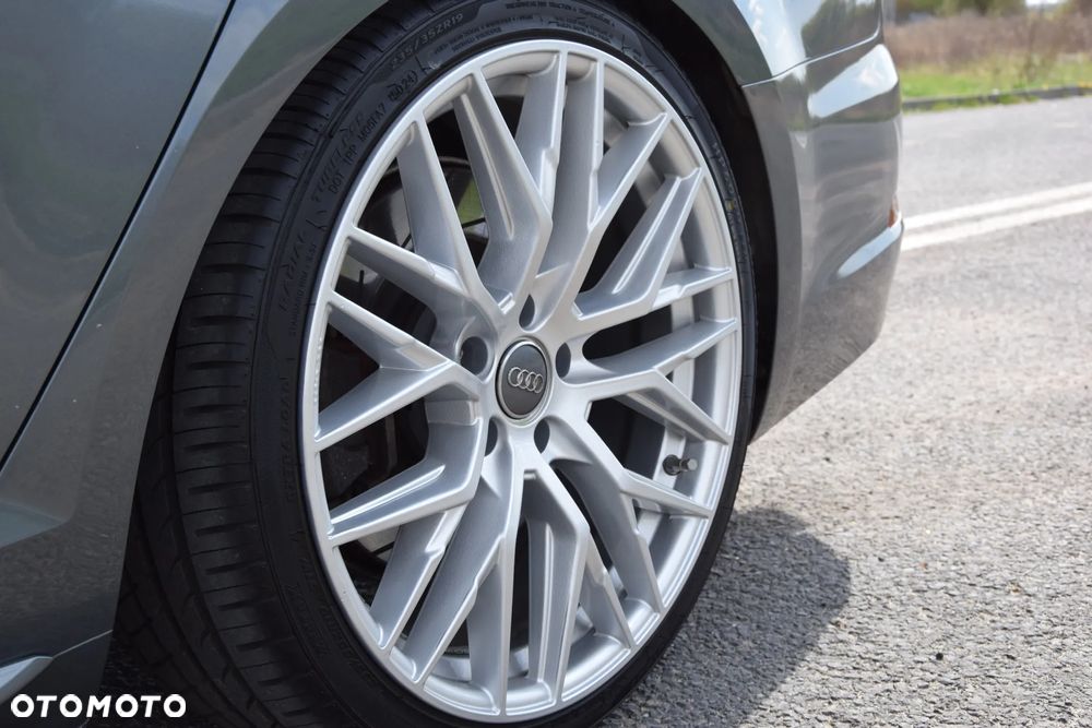 Audi A4 Limousine - 17