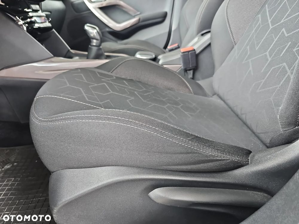 Peugeot 2008 1.2 Pure Tech Allure S&S - 12