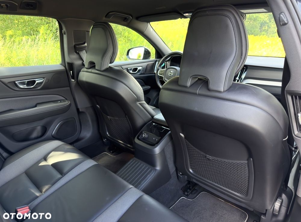 Volvo V60 T8 AWD Twin Engine Geartronic R-Design - 36