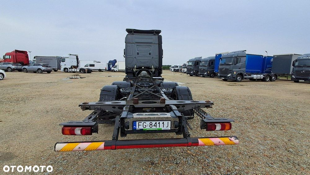Mercedes-Benz Actros - 8