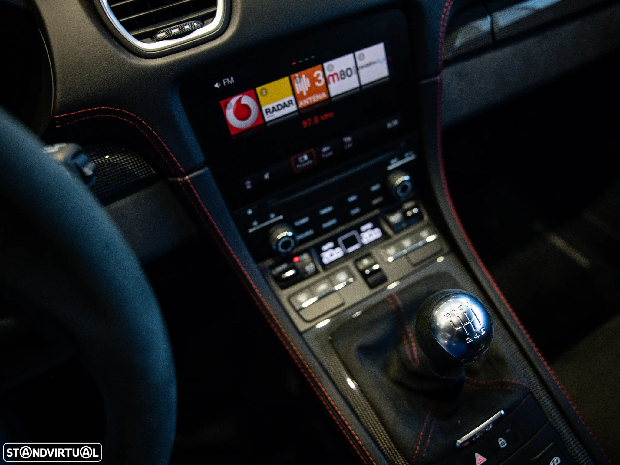 Porsche 718 Cayman GT4 - 37