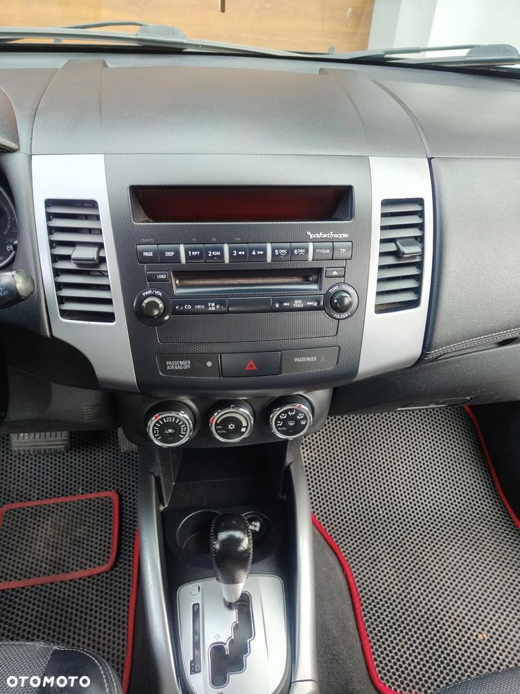 Mitsubishi Outlander 2.4 Instyle CVT - 14