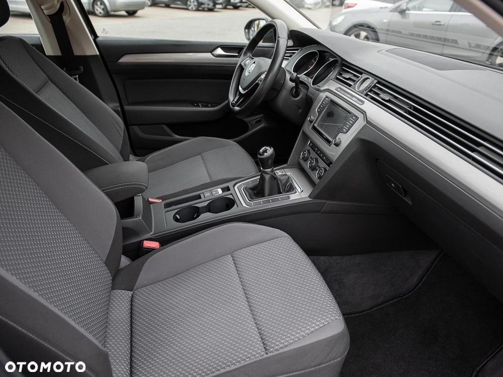 Volkswagen Passat - 29