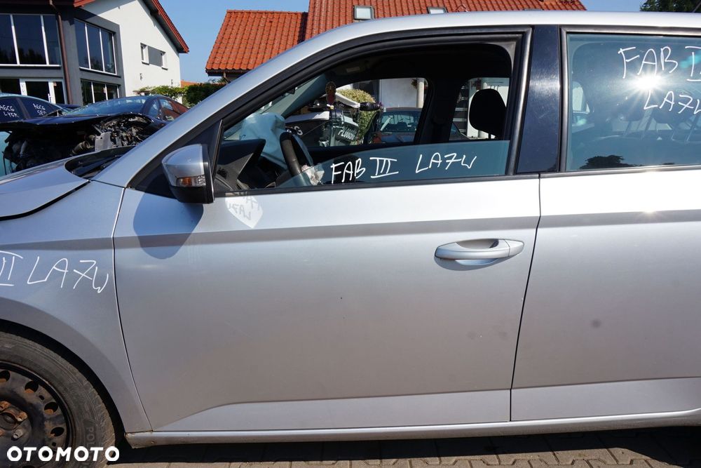 DRZWI PRZEDNIE LEWE FABIA III NJ3 5D HB LA7W  SREBRNY SKODA 2014-2018 - 1