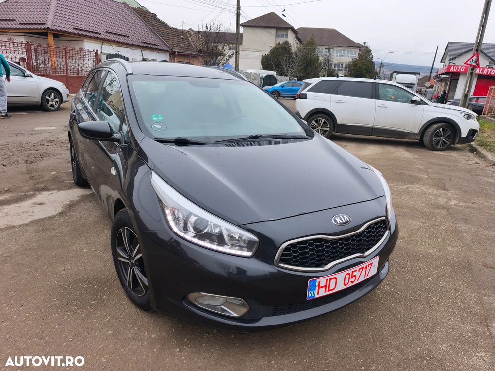 Kia Ceed 1.6 CRDi 128 ISG SW Platinum Edition - 2
