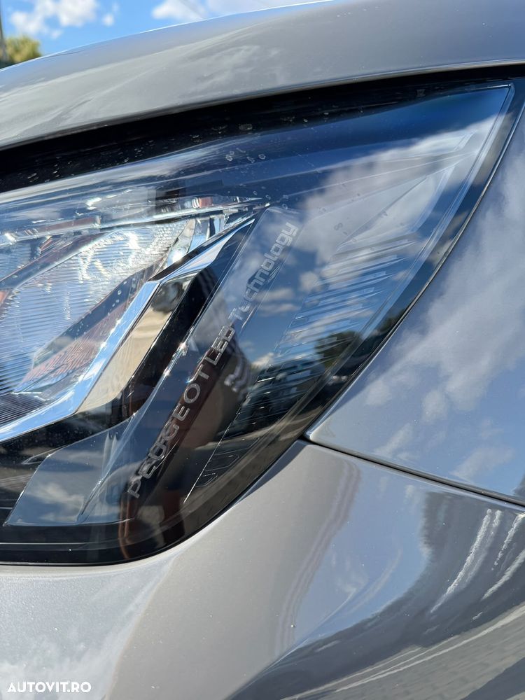 Peugeot 2008 1.2 L PureTech STT EAT8 Allure - 23