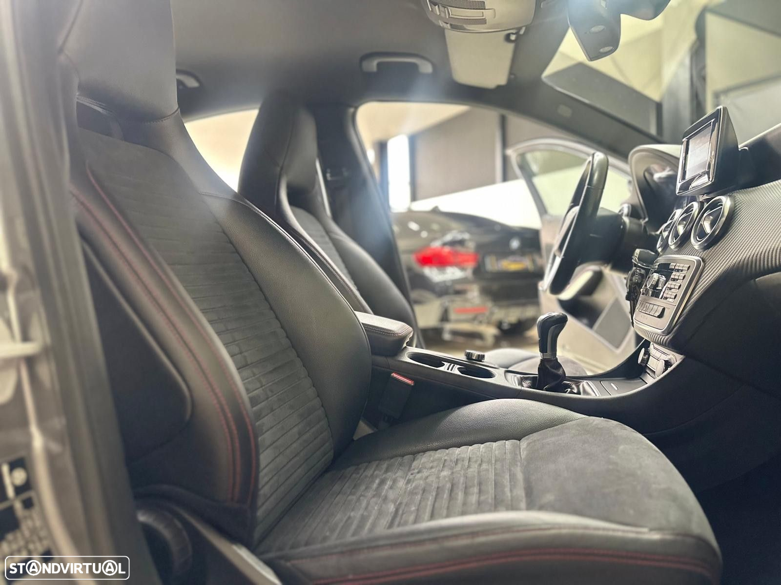 Mercedes-Benz A 180 AMG Line - 21
