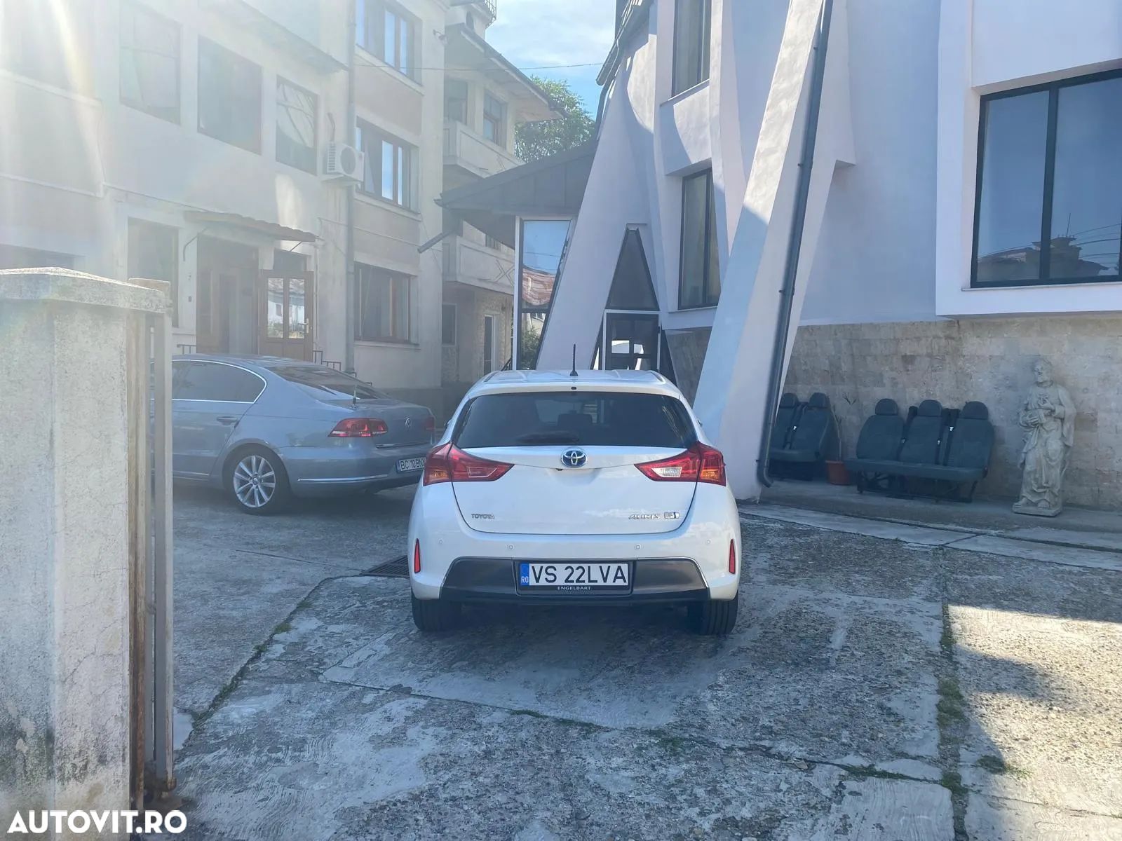 Toyota Auris 1.8 VVT-i Hybrid Automatik Edition - 1