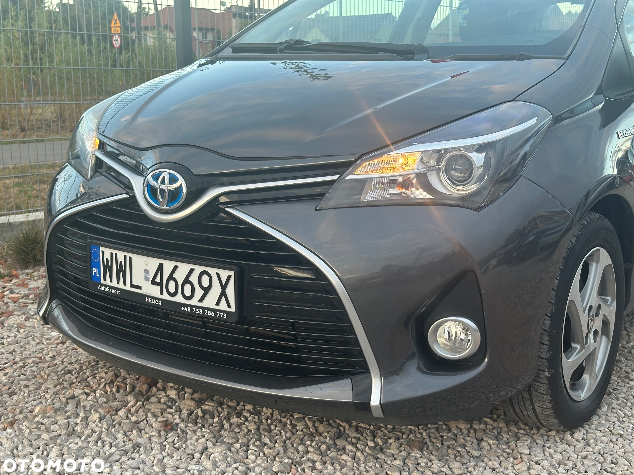 Toyota Yaris Hybrid 1.5 VVT-i - 13