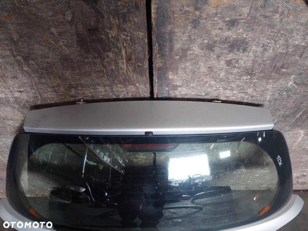 KOMPLETNY TYŁ KLAPA BAGAŻNIKA ZDERZAK TYŁ LAMPY TOYOTA YARIS I LIFT 1E7 - 11