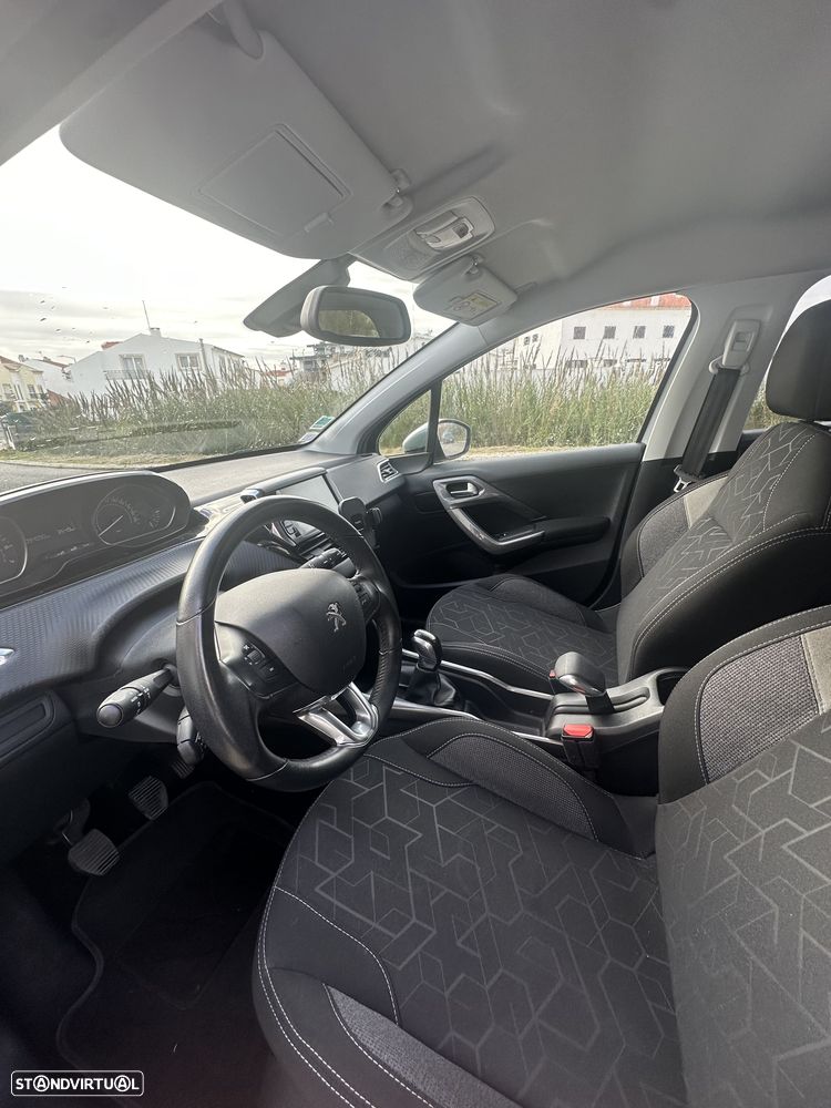 Peugeot 2008 1.2 PureTech Style - 12