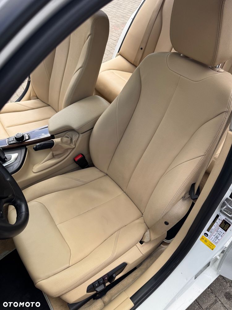 BMW Seria 3 320i - 22
