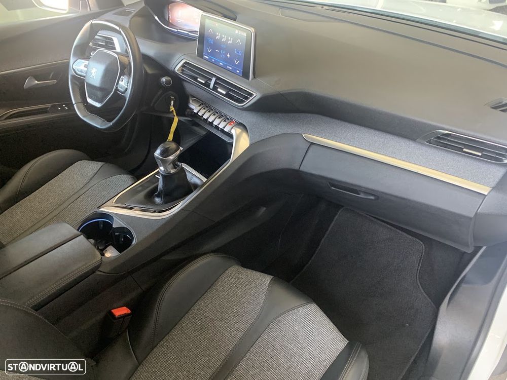 Peugeot 3008 1.2 PureTech Allure Pack — fotografia 6