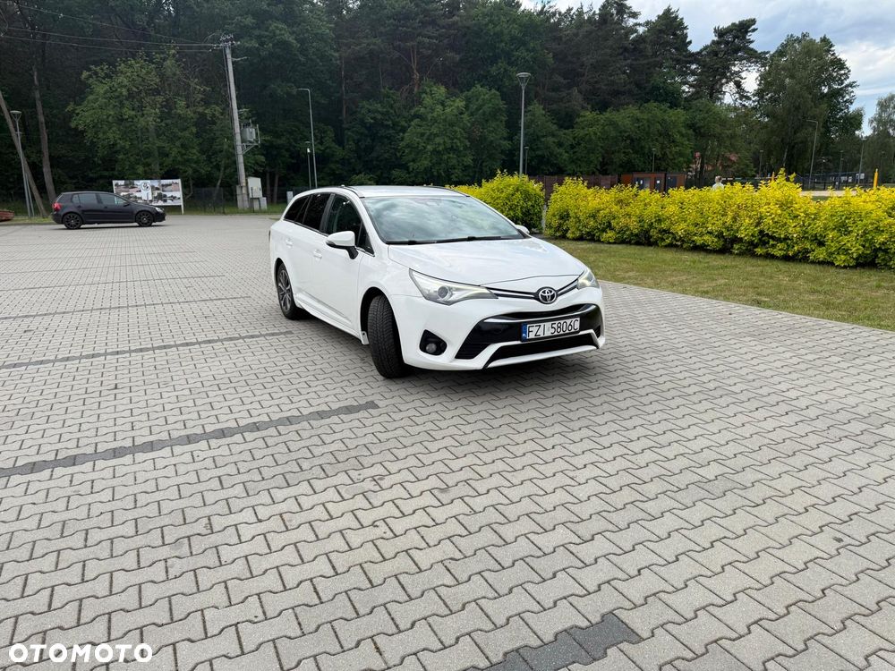 Toyota Avensis 2.0 D-4D Premium - 3