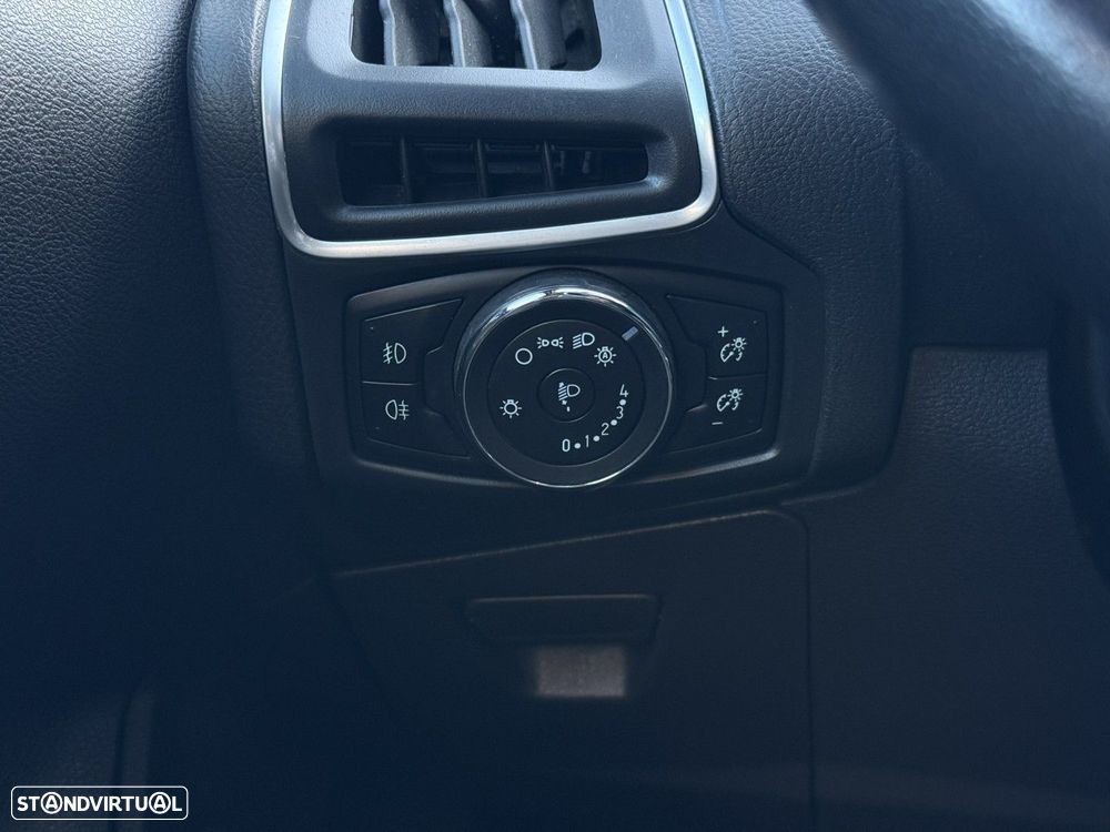 Ford Focus 1.0 EcoBoost S&S TREND - 9