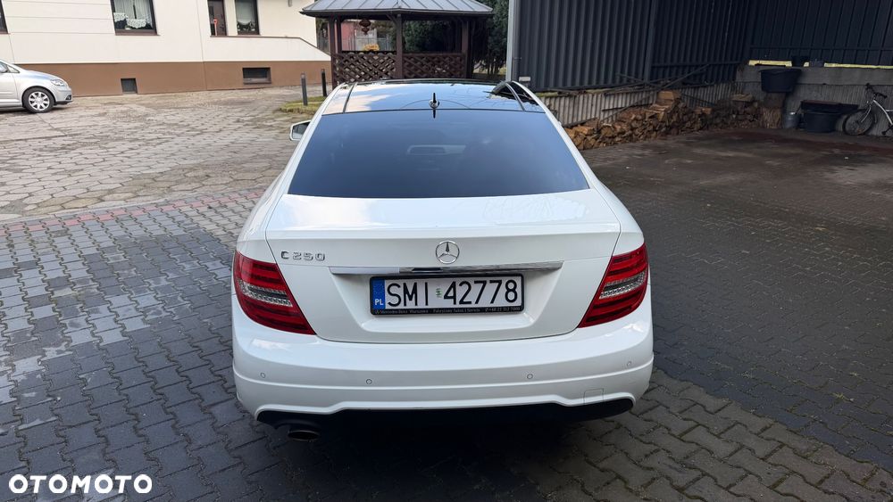 Mercedes-Benz Klasa C 250 CGI BlueEff Sport - 4