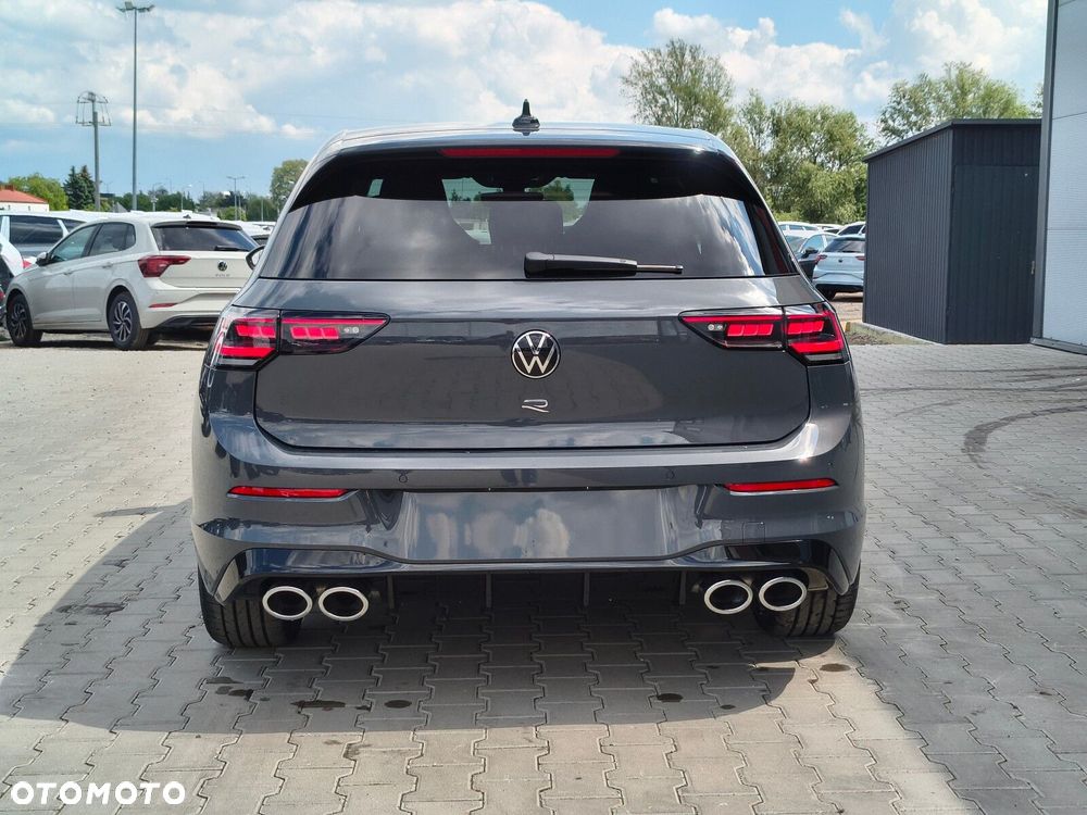 Volkswagen Golf - 6