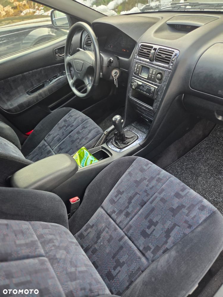 Mitsubishi Galant - 8