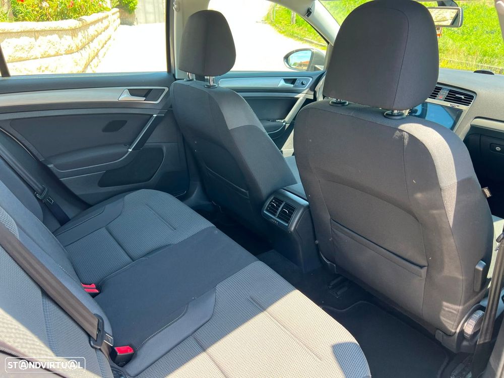 VW Golf 1.6 TDi Confortline DSG - 11