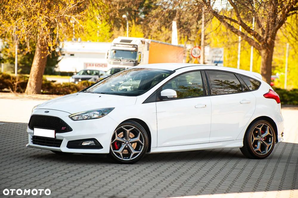 Ford Focus 2.0 TDCi ST mit Leder-Exclusiv-Paket - 9