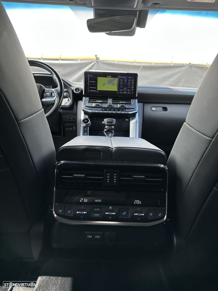 Toyota Land Cruiser 300 70th Anniversary - 40