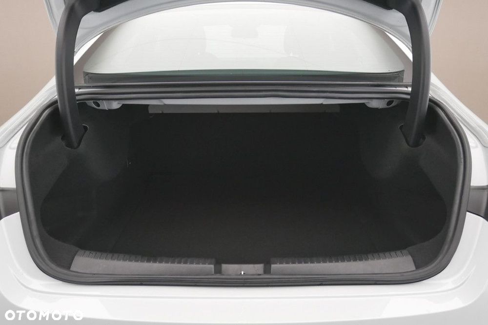 Mercedes-Benz CLA - 16