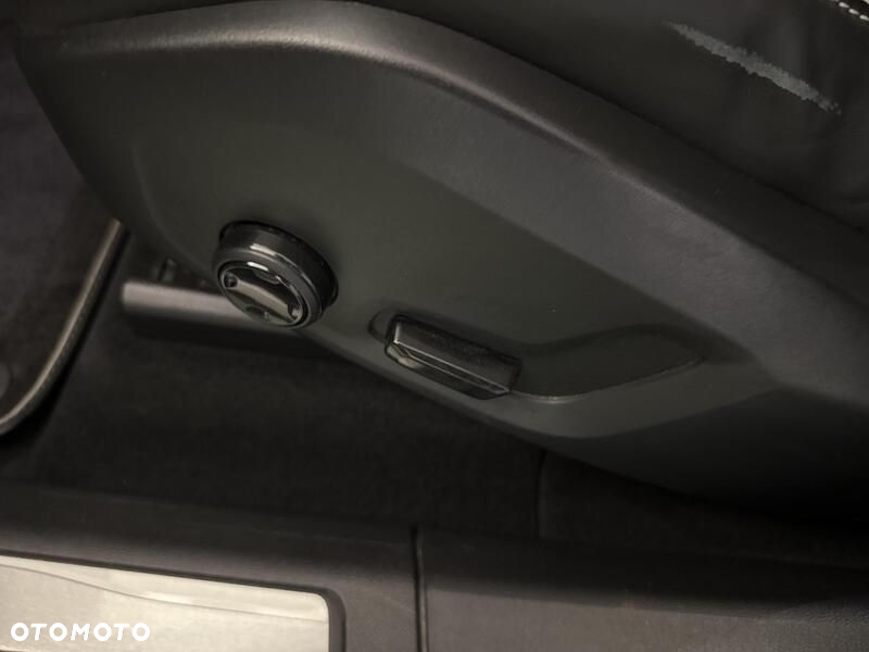 Volvo XC 60 T4 R-Design - 17