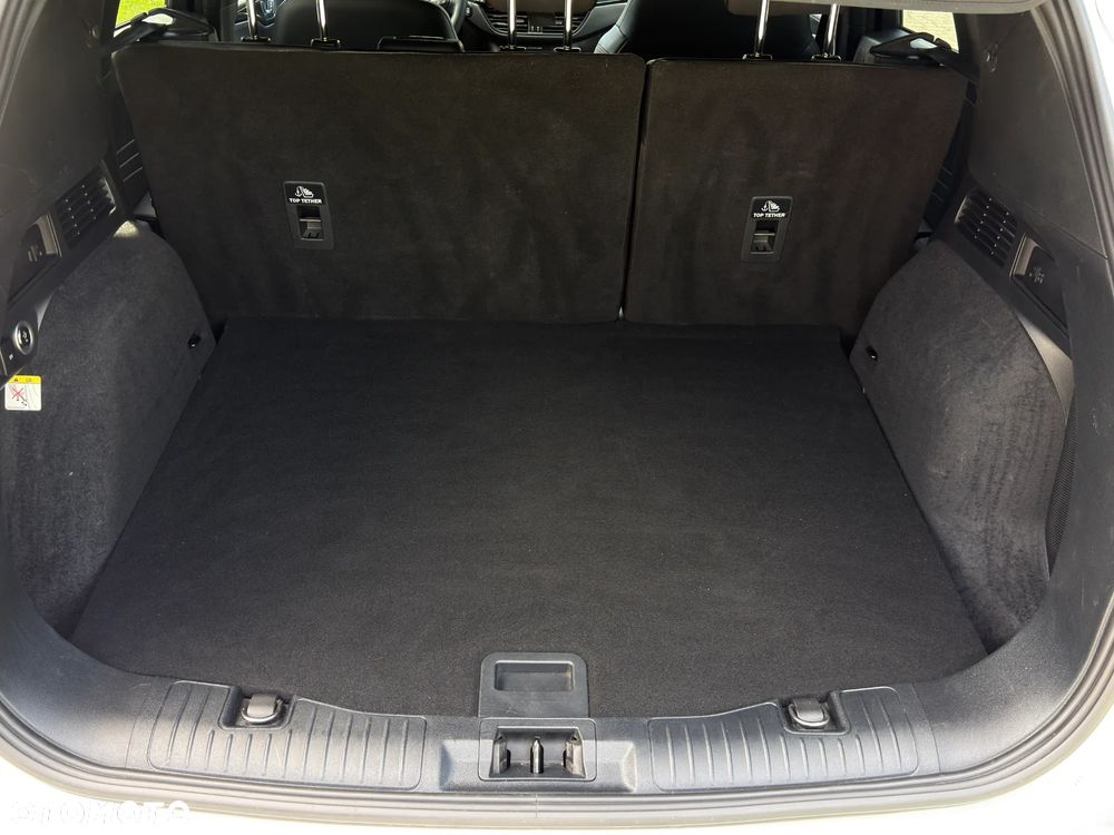Ford Kuga 2.5 Duratec FHEV 4x4 ST-LINE X - 39