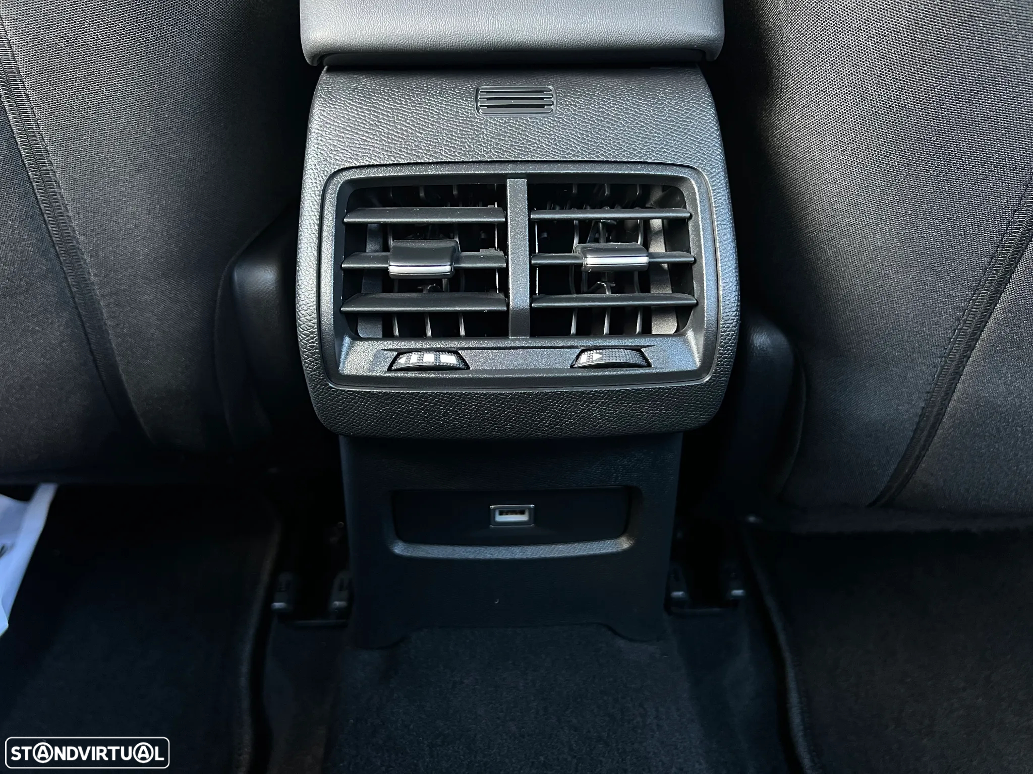 Citroën C4 X 1.2 PureTech Plus EAT8 - 30