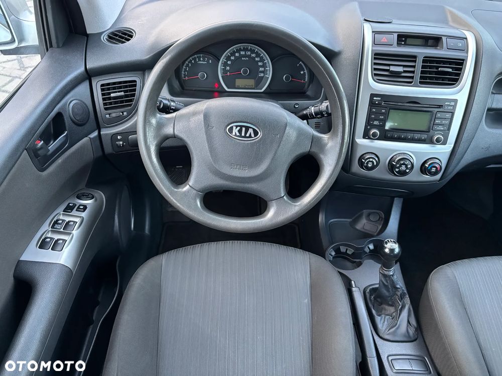 Kia Sportage 2.0 Freedom + - 23
