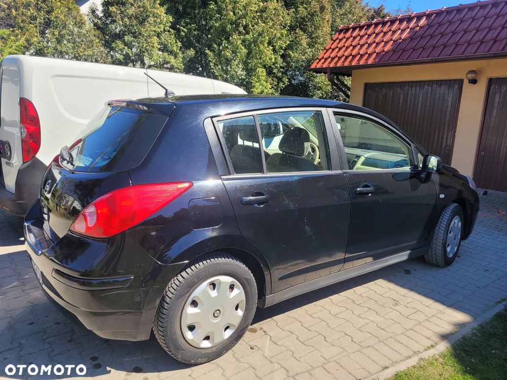 Nissan Tiida 1.6 Visia - 1