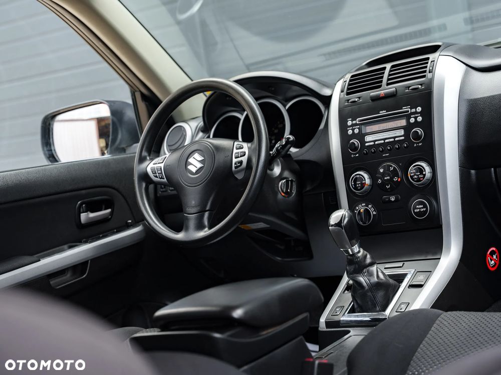 Suzuki Grand Vitara 2.0 Comfort Limited - 18