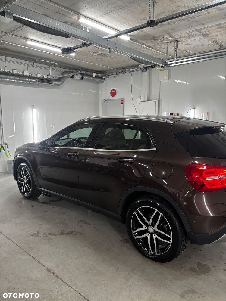 Mercedes-Benz GLA 250 4-Matic - 5
