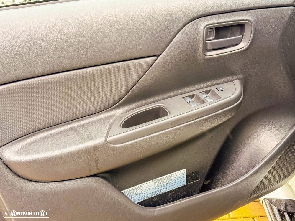 Mitsubishi L200 2.3 DI-D CD Invite 4WD - 12